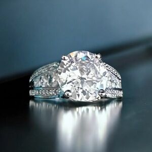 🆕 Piatella Women’s ring, 2 carat cut, side accents , 14k gold plated setti…